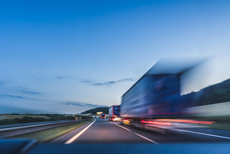 Ciężarówki w ruchu – monitoring samochodów ciężarowych GeoNAVI